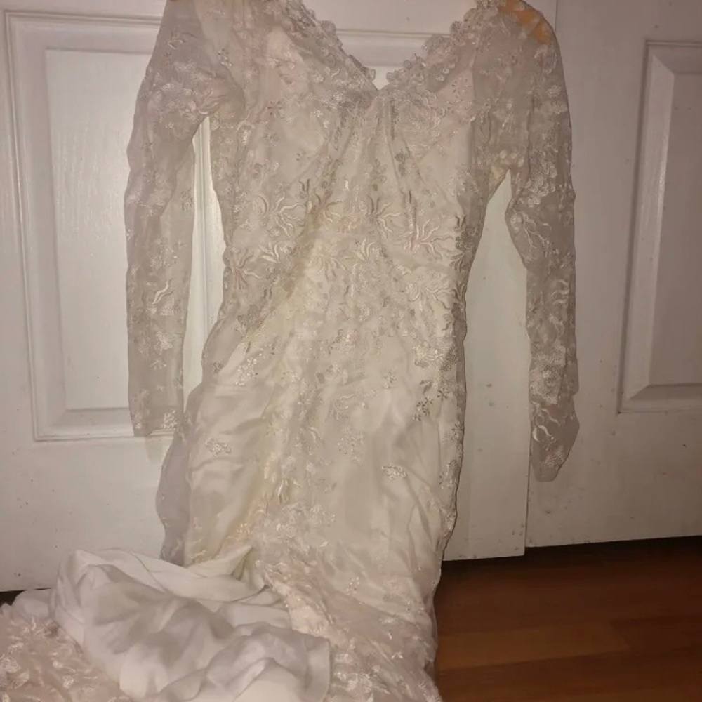 Lace wedding dress